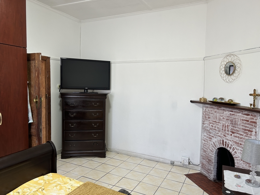4 Bedroom Property for Sale in Maitland Western Cape